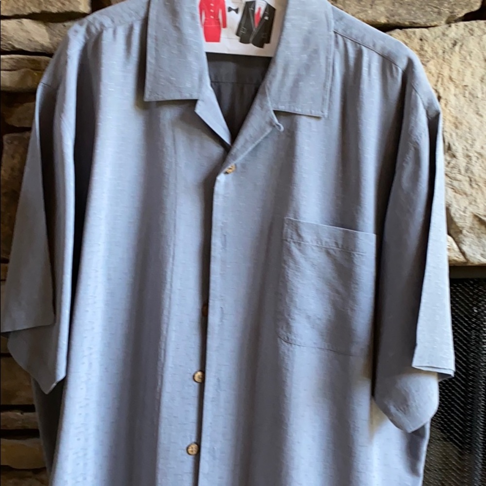 Men’s blue-gray short sleeve shirt with pocket